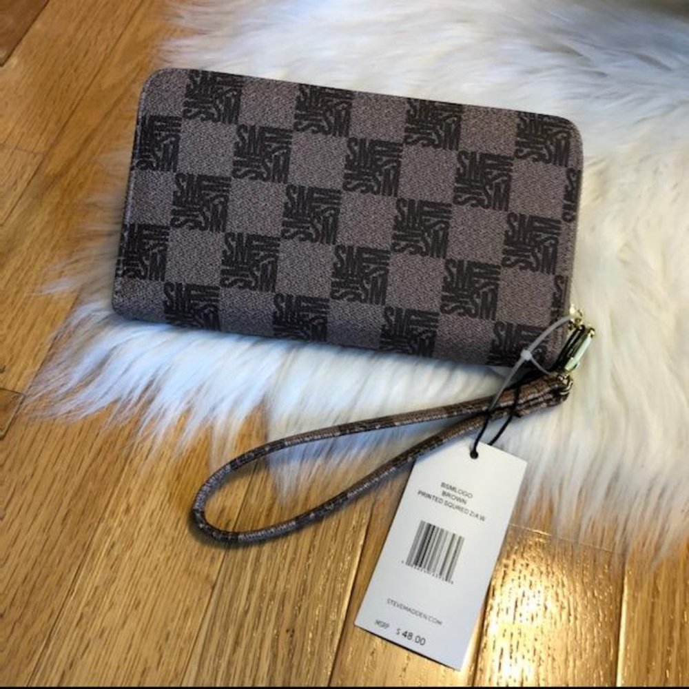 Steve Madden Printed Squared Logo Wristlet Wallet - Picture 2 of 5